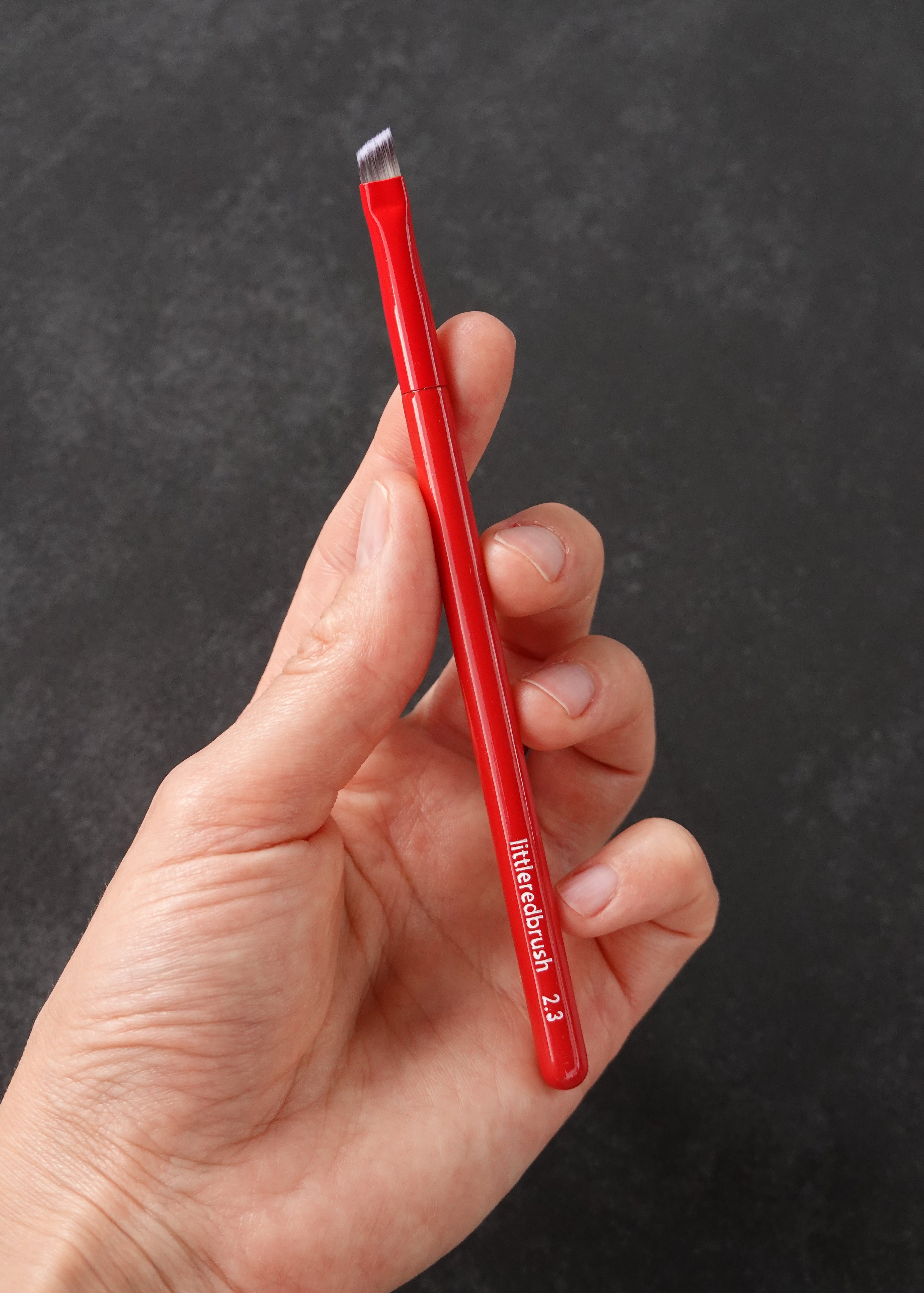2.3 angled liner brush